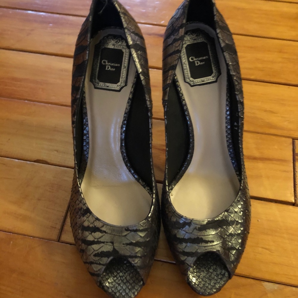 Dior | Metallic Textured Platform Pumps | Size 41